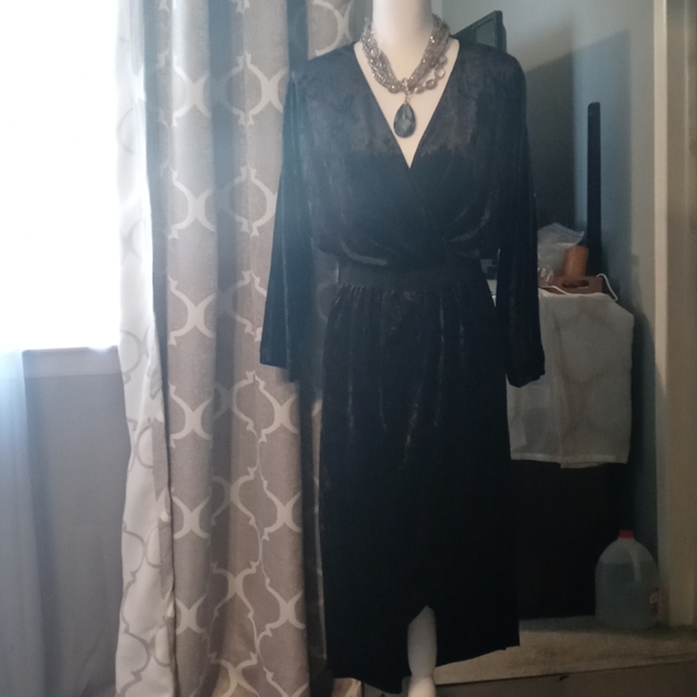 Crushed velour dress tulip front, and long back.
